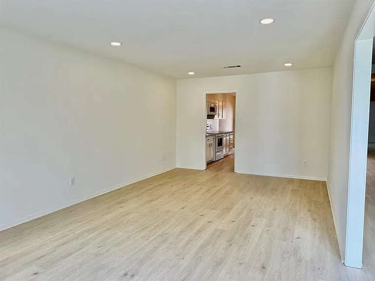 495 Yorktown Ln — Photo 5