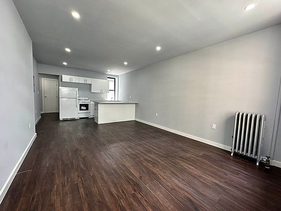 3rd image of 82 Livingston St APT 2