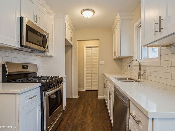 5th image of 6801 Hickory St
