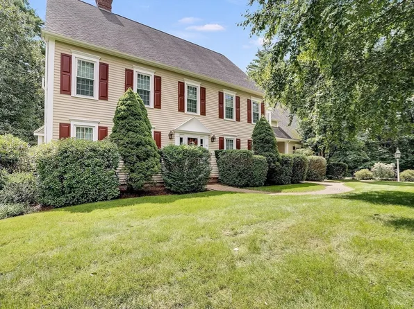 60 Wedgewood Dr, Hopkinton, MA 01748