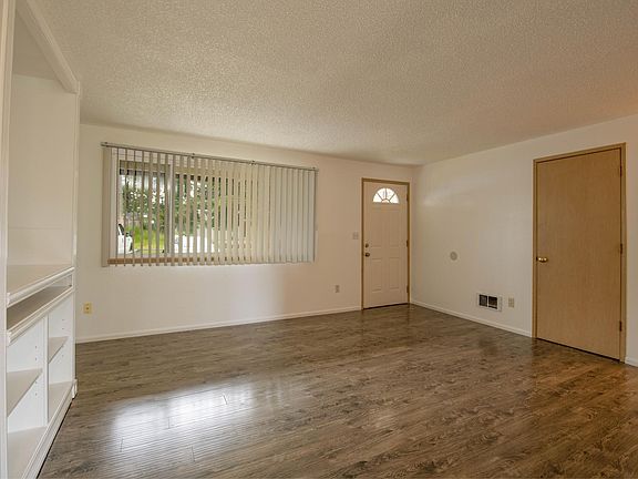 4th image of 1725 Lafayette St S #B