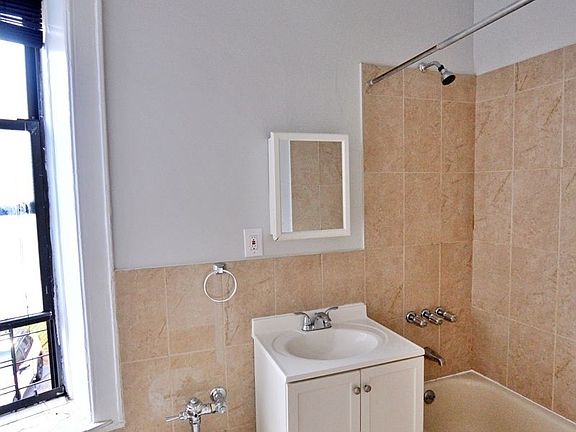 5th image of 944 Marcy Ave #2DA