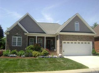106 Peppertree Dr, Mebane, NC 27302