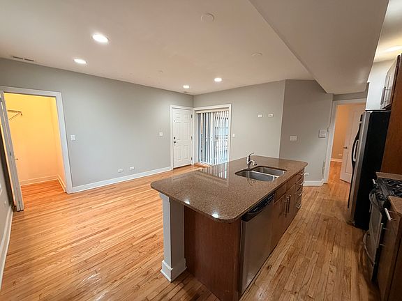 5th image of 4226 N Whipple St #2