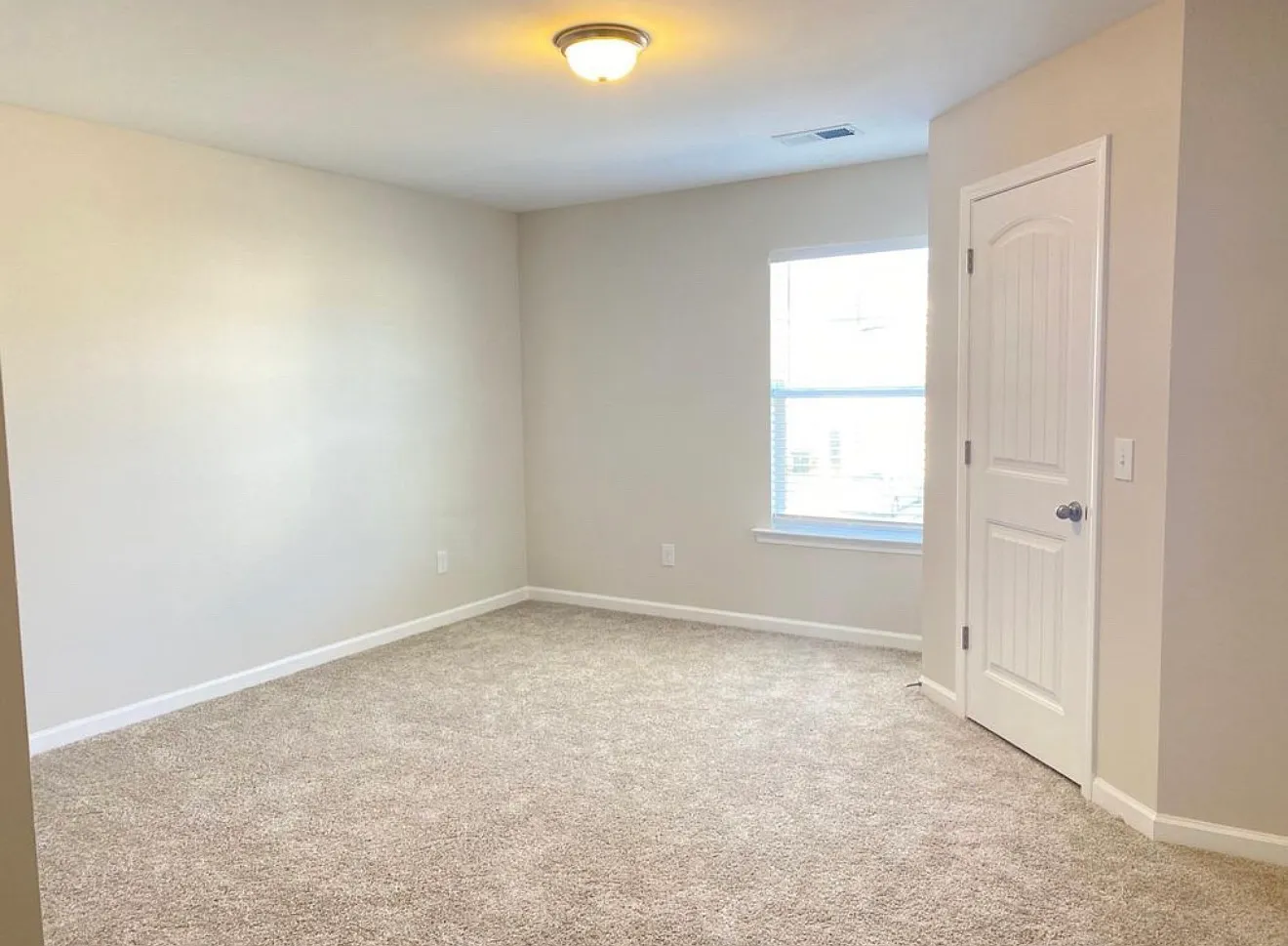 3 bed, 2.5 bath, 1351 sqft, $1,900 — Photo 4