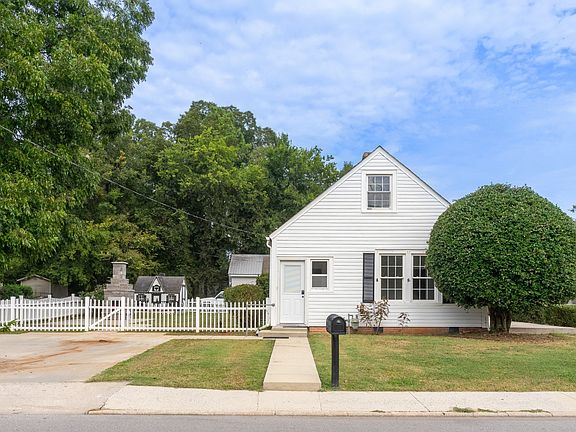4th image of 301 N Cedar St