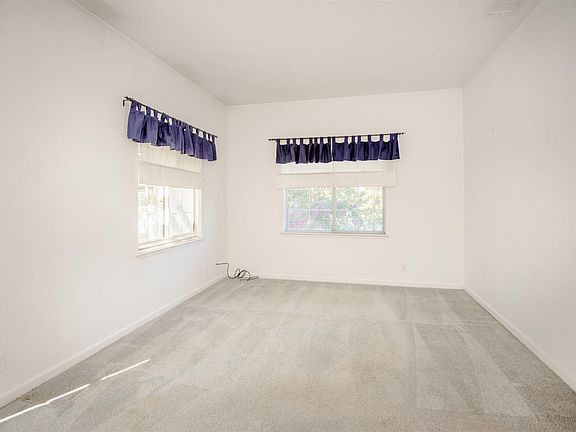 4th image of 1045 Greene Ter