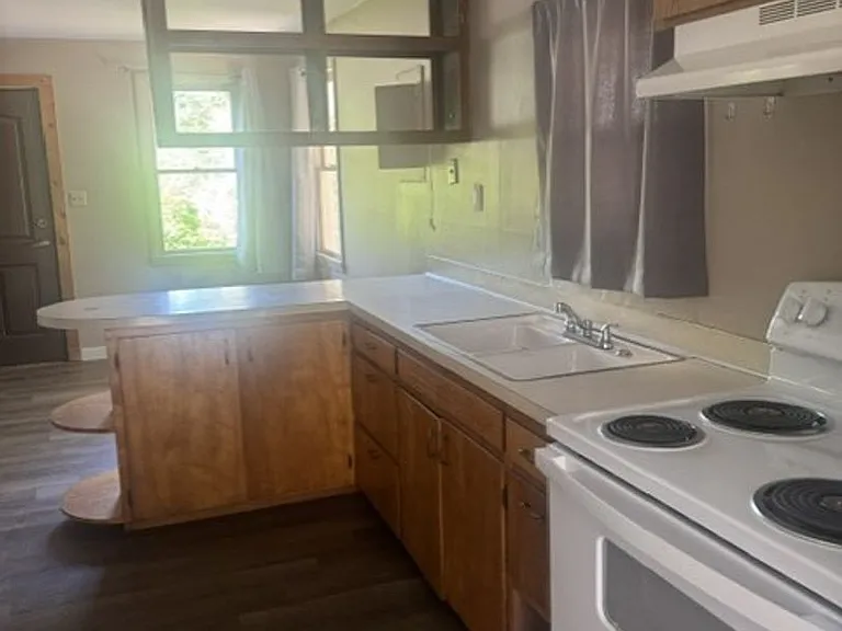 410 W Bullion St — Photo 5
