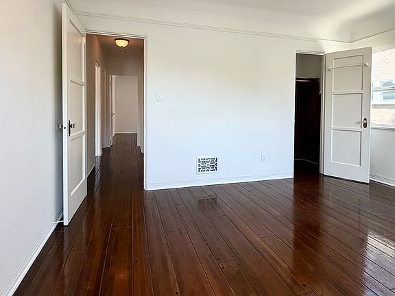 3rd image of 846 S Curson Ave