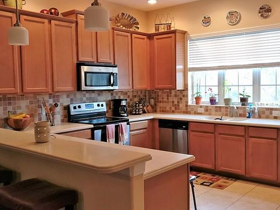 2nd image of 958 Sombra St