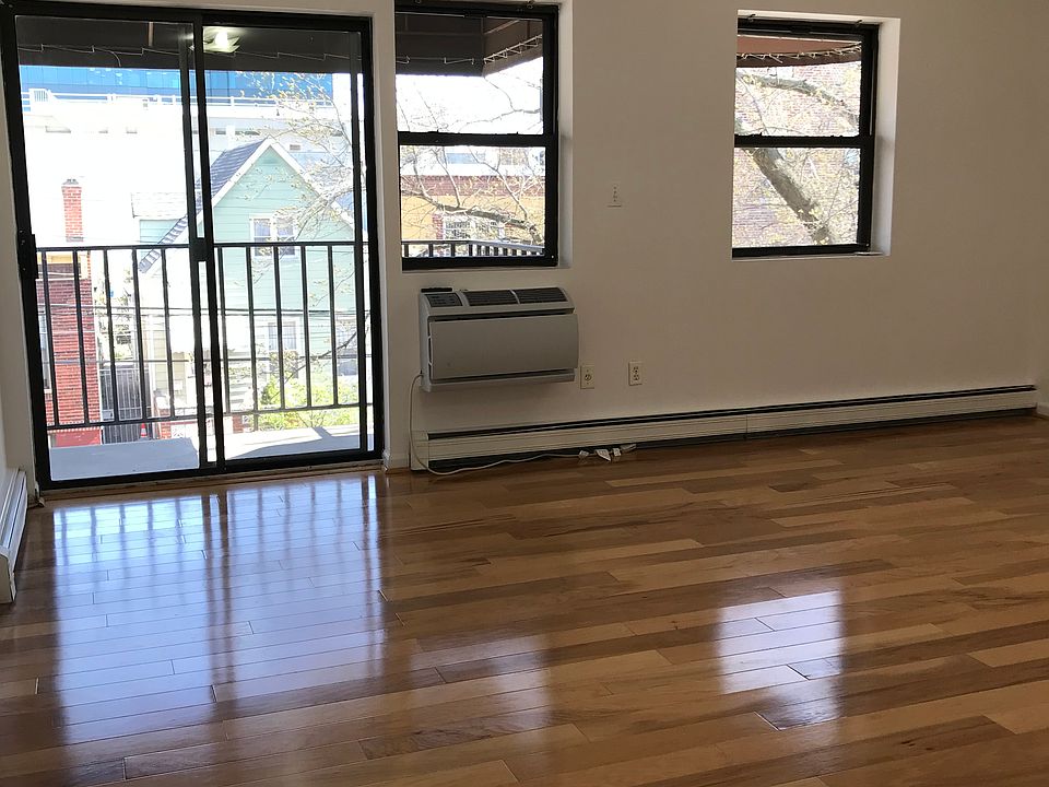 1st image of 2320 29th St APT 3