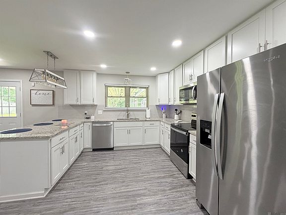 3rd image of 10711 Carmel Dr