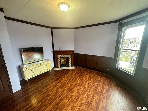 2nd image of 419 E Douglas Ave