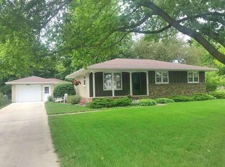 215 N State St, Emmetsburg, IA 50536