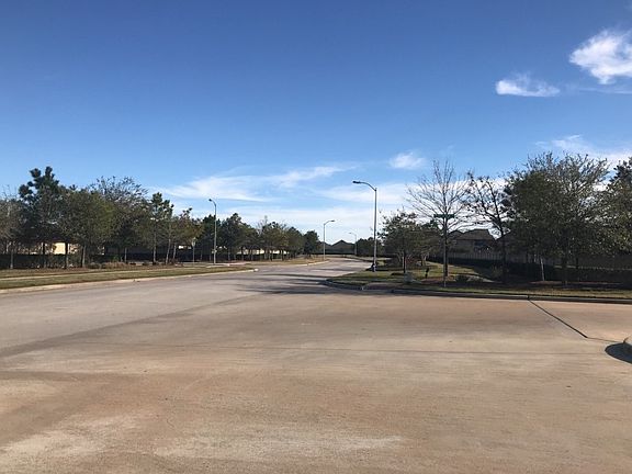 5th image of 18719 Hardy Trace Dr