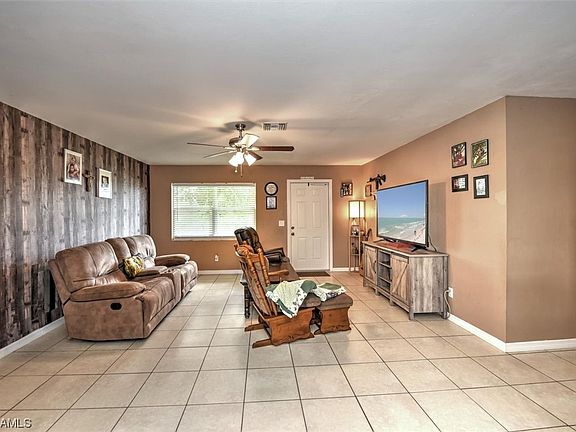 5th image of 3076 E Briarwood Cir