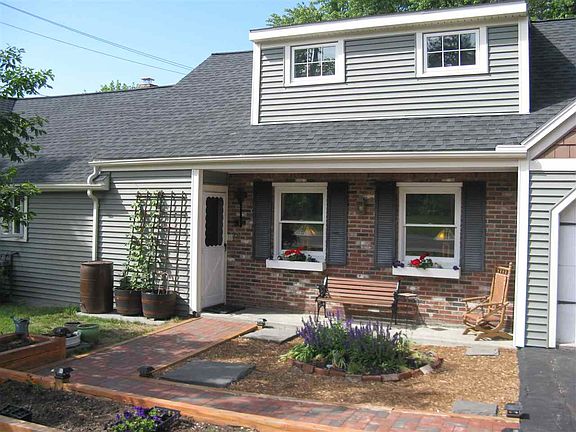 2nd image of 2 Mountainview St