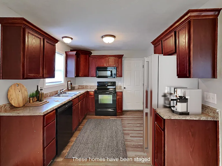 620 S Mahn Ave — Photo 4