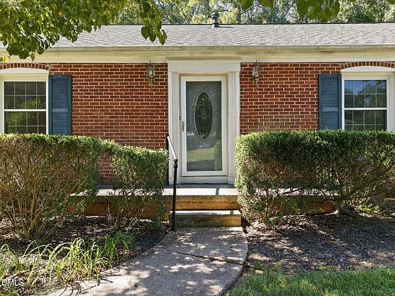 3rd image of 130 Larkspur Cir