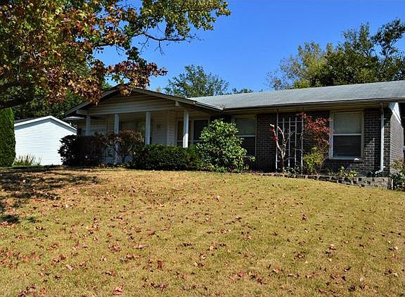 2nd image of 2960 Wellington Dr