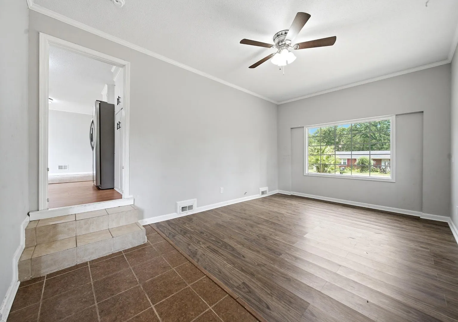 220 Westgate Dr — Photo 4