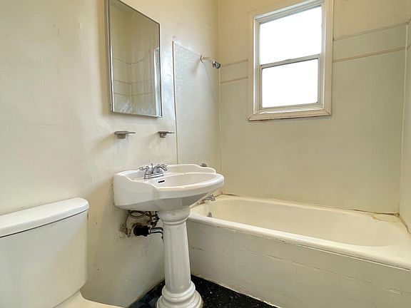 4th image of 3205 Descanso Dr APT 302
