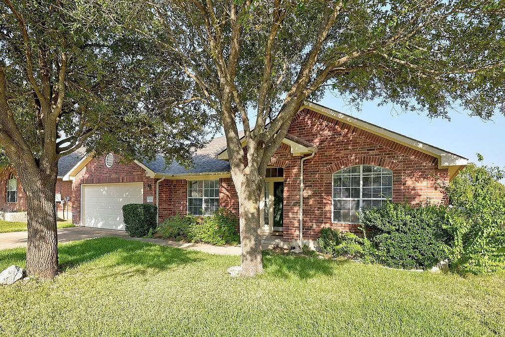 4 bed, 2.0 bath, 2533 sqft, $2,400 — Photo 3