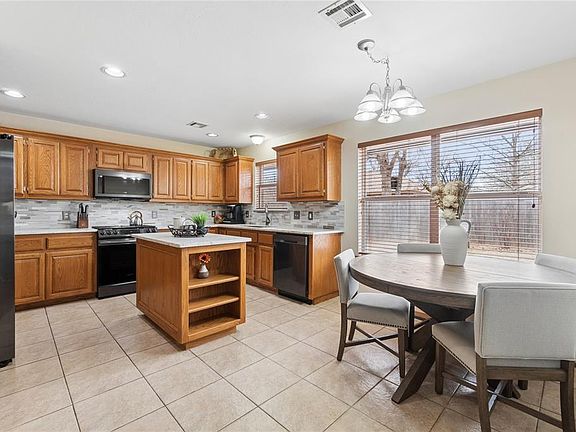 3rd image of 708 Eastridge Dr