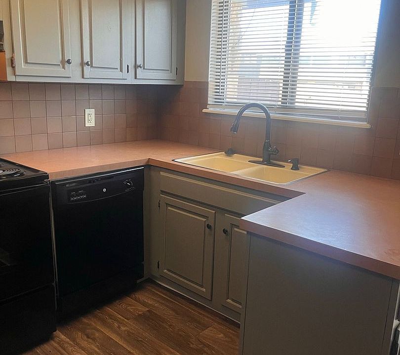 1st image of 1000 S Woodlawn St #308