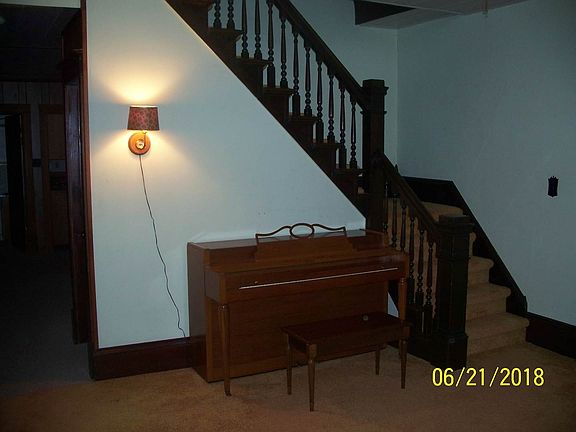 3rd image of 381 W Hardin St