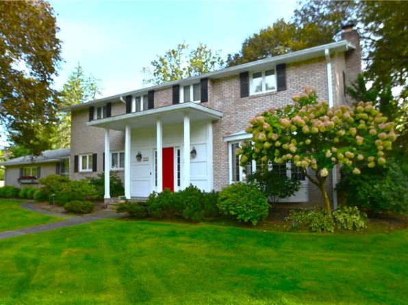221 Monteroy Rd, Rochester, NY 14618