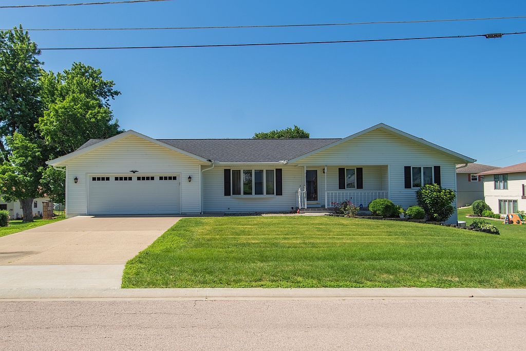 1008 1st Ave - Property Image