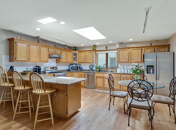 3rd image of 9524 S Kolmar Ave