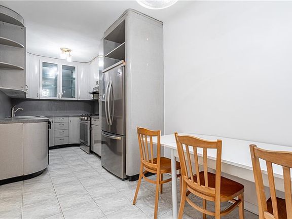 5th image of 2727 Ocean Pkwy APT B10