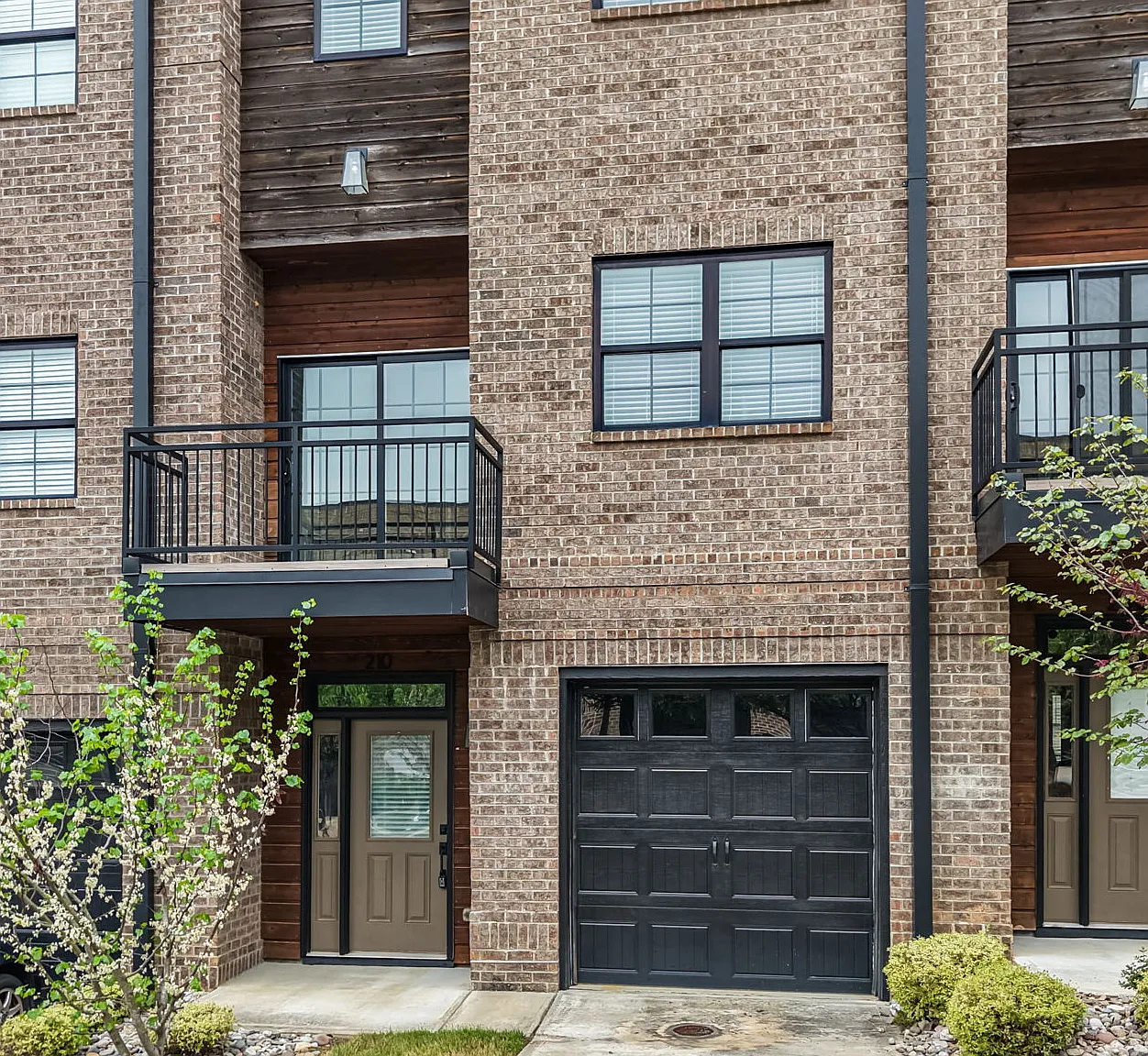3 bed, 2163 sqft, $2,000 — Photo 1