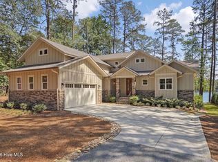 65 Lakeview Dr, Whispering Pines, NC 28327