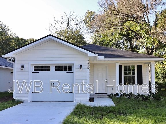 2nd image of 2916 Sunset St