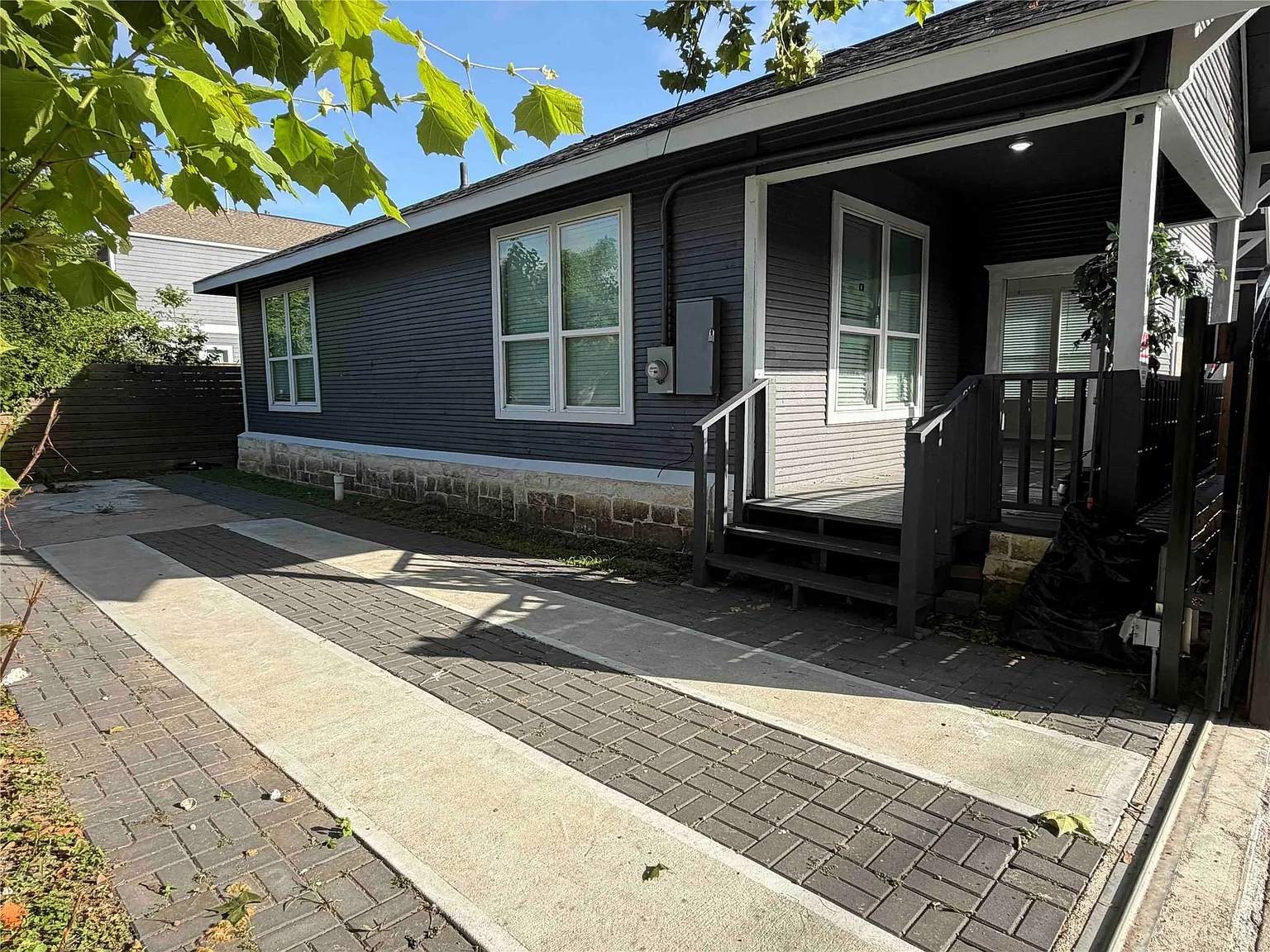3 bed, 2.0 bath, 1111 sqft, $1,700 — Photo 4