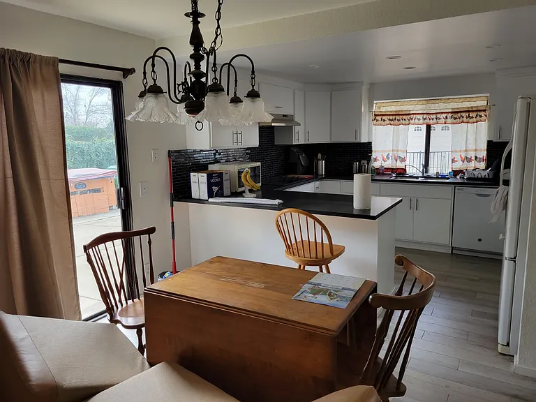 4529 Emerald Ave — Photo 3