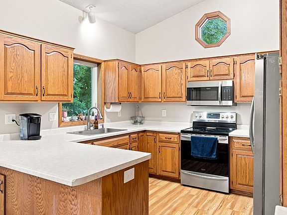 4th image of 14631 Meadowood Dr