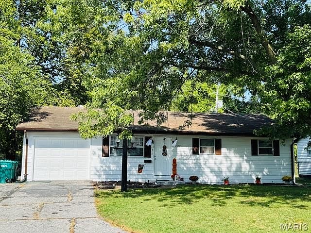 2nd image of 227 Donald St