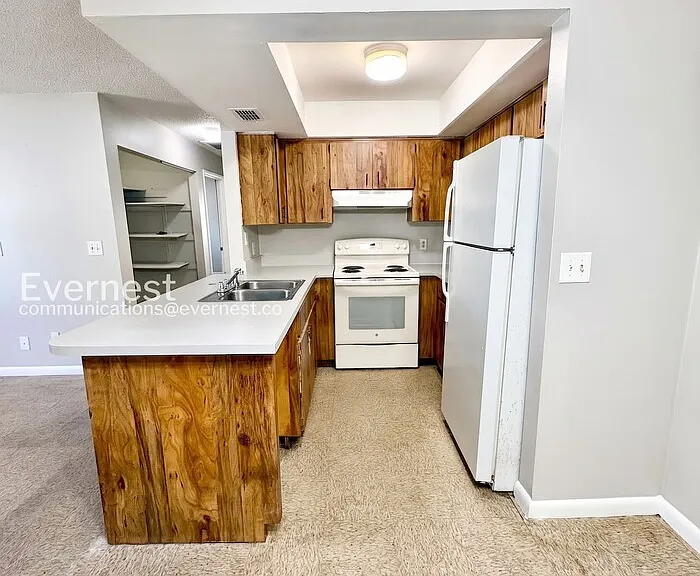 3062 Saint Paul Dr — Photo 4