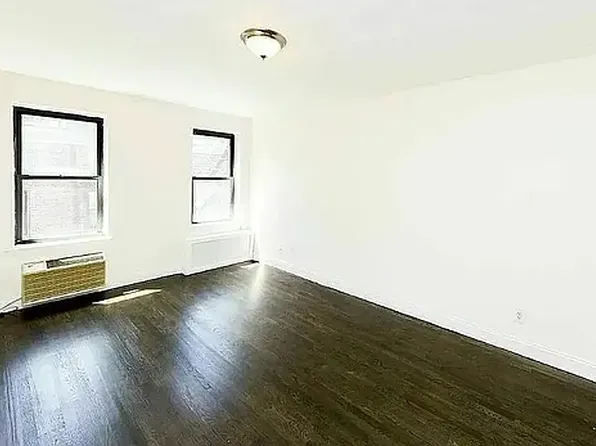 344 East 55th Street 5B image 1 of 4