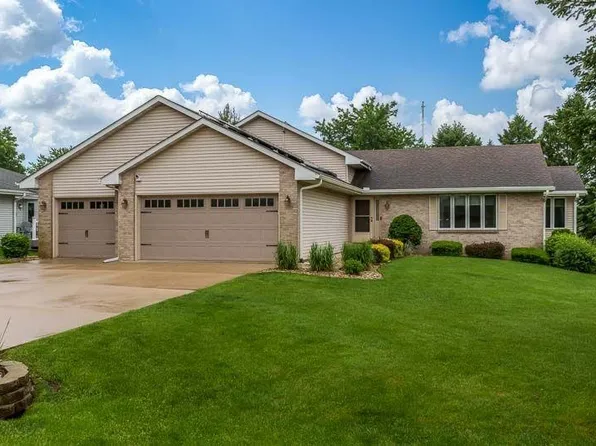 7077 Moss Canyon Rd, Cherry Valley, IL 61016