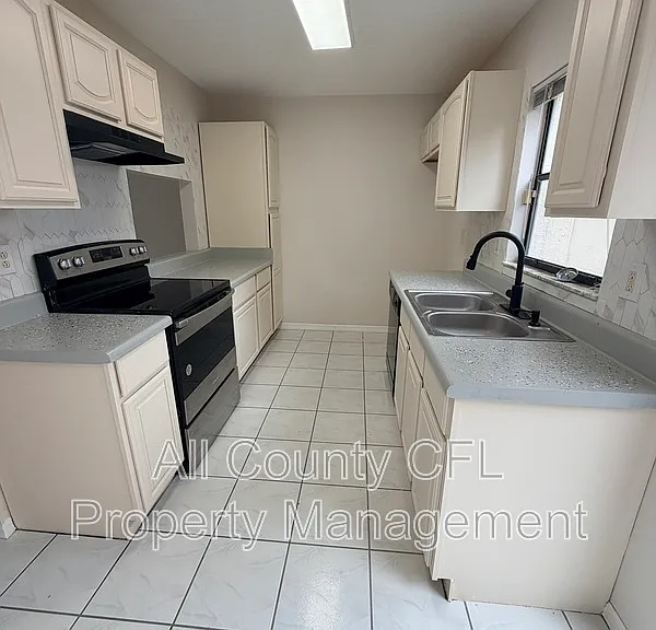 1625 Long Ridge Ct — Photo 2