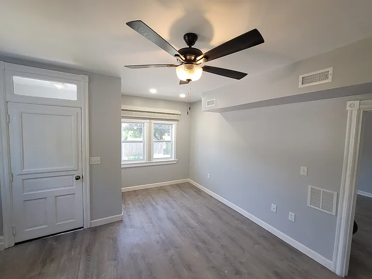 415 W High St #A — Photo 10