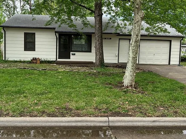 2213 Sloan St, Manhattan, KS 66502