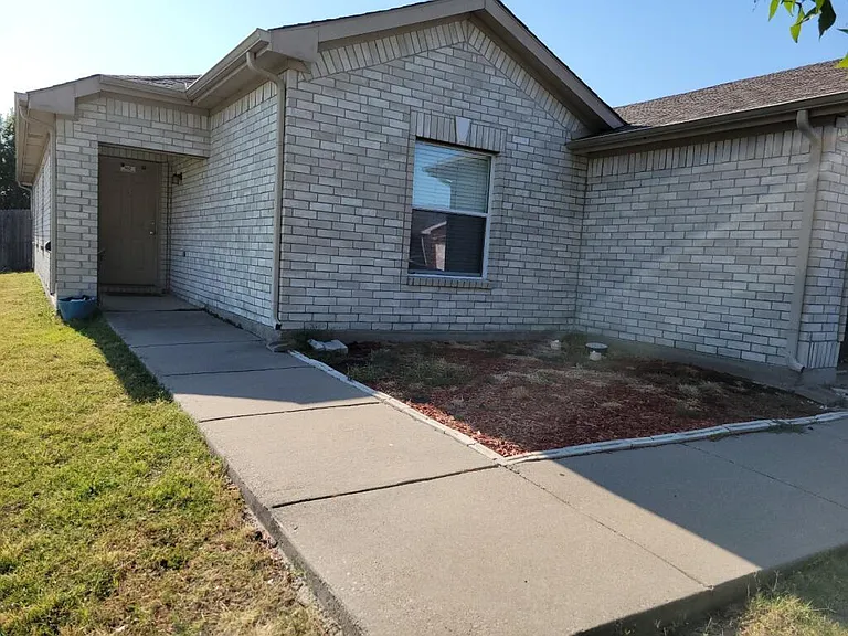 1669 Crown Point Dr — Photo 9