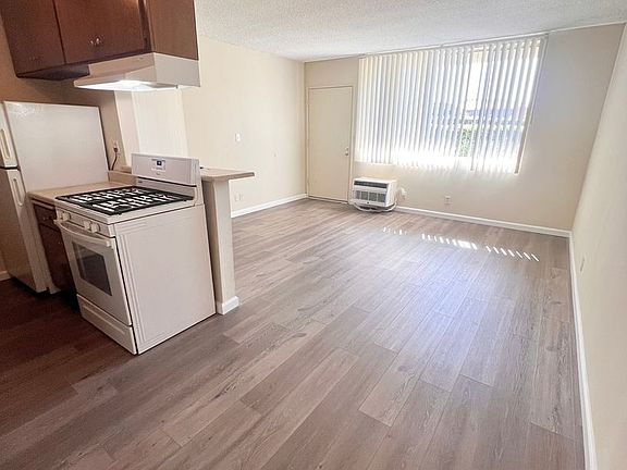 4th image of 18410 Plummer St #9