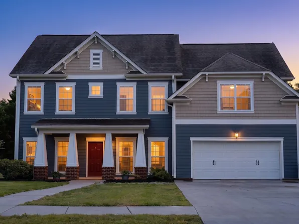 8431 Front Gate Cir, Ooltewah, TN 37363